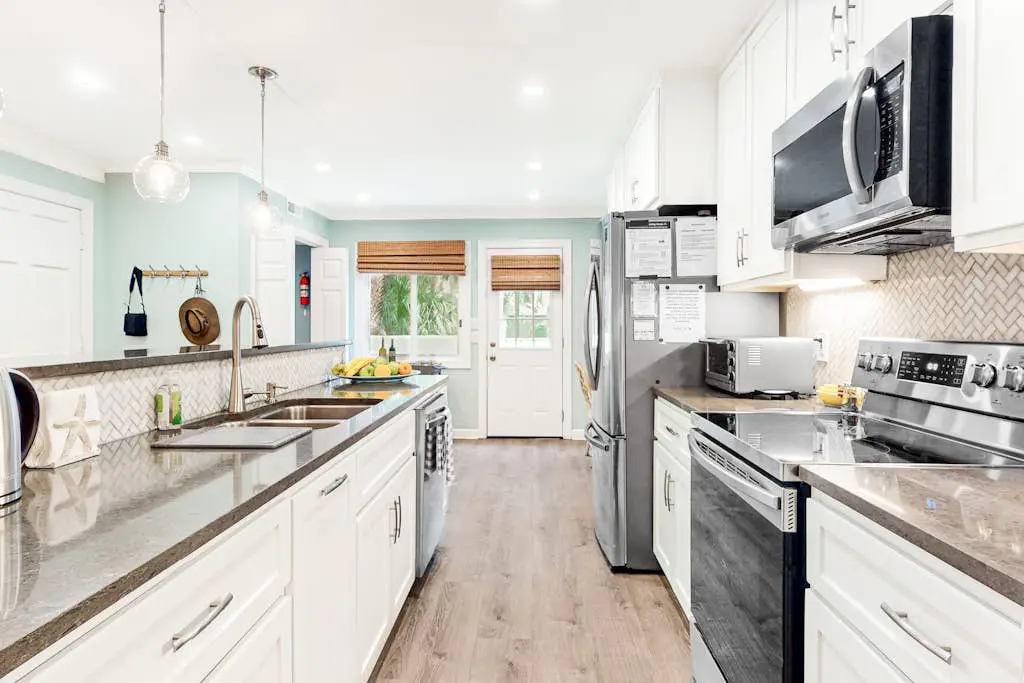 Bright & Beachy Dog Friendly Villa with Shared Pool
