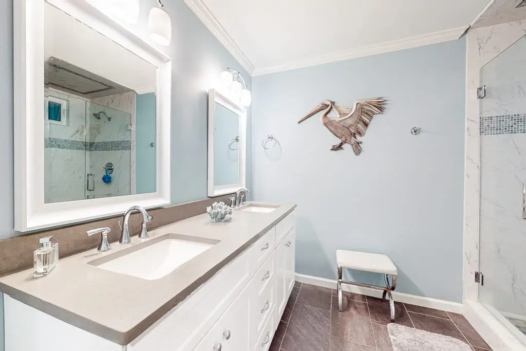 Bright & Beachy Dog Friendly Villa with Shared Pool