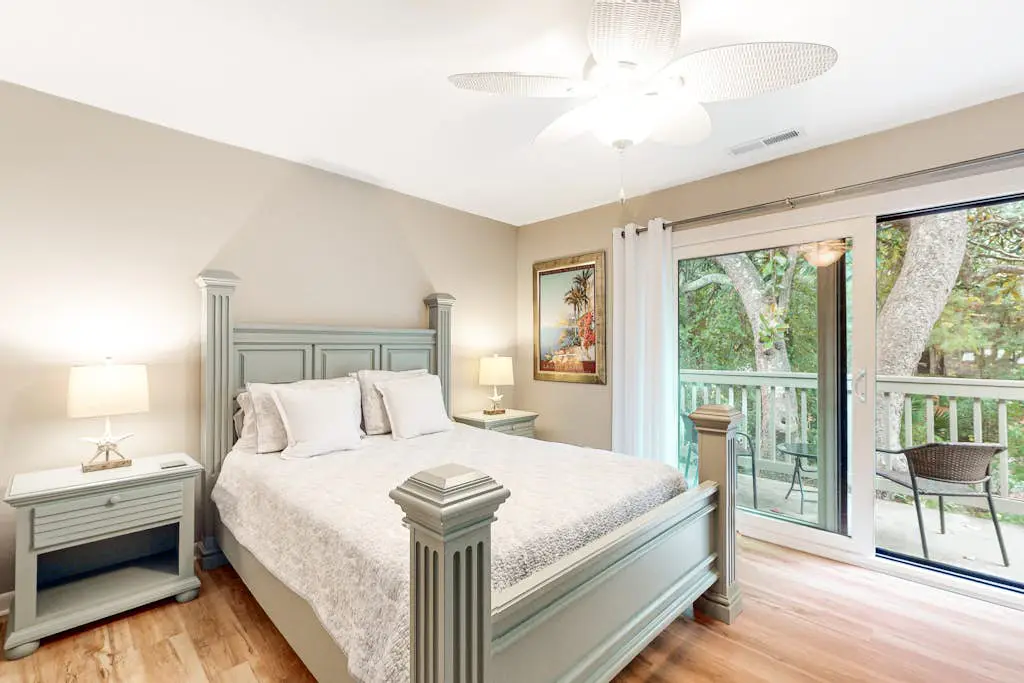 Bright & Beachy Dog Friendly Villa with Shared Pool