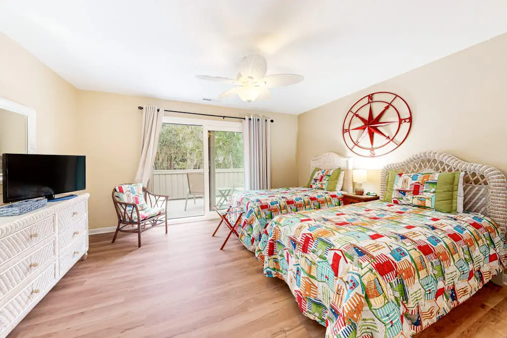 Bright & Beachy Dog Friendly Villa with Shared Pool