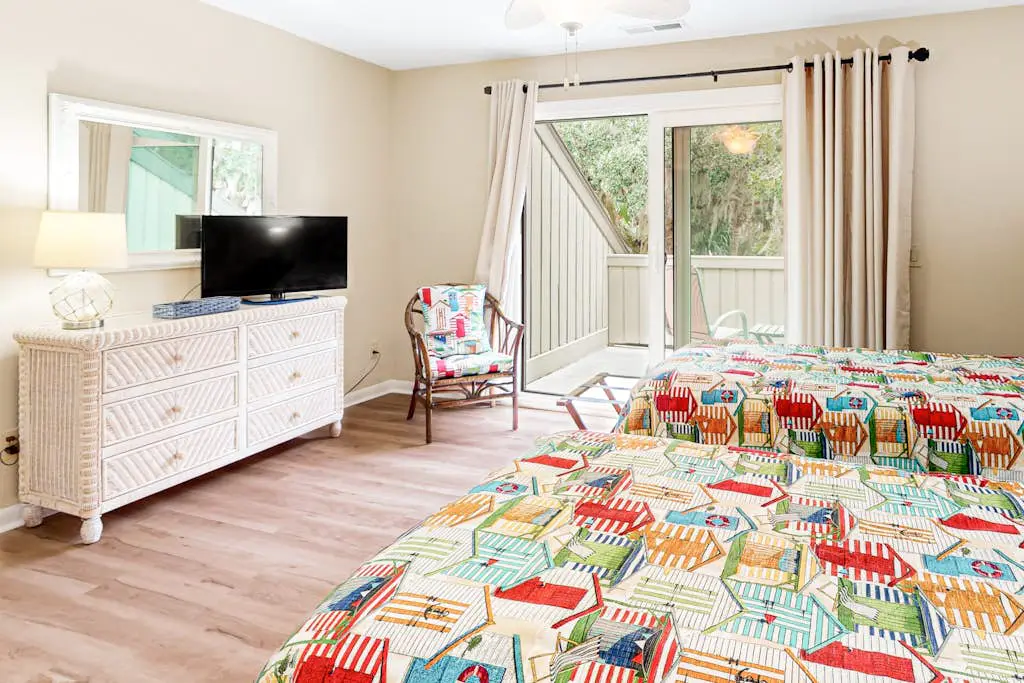 Bright & Beachy Dog Friendly Villa with Shared Pool