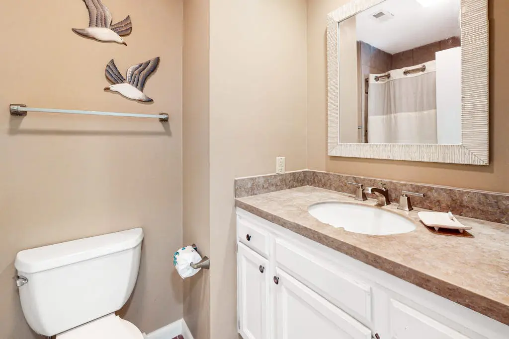 Bright & Beachy Dog Friendly Villa with Shared Pool