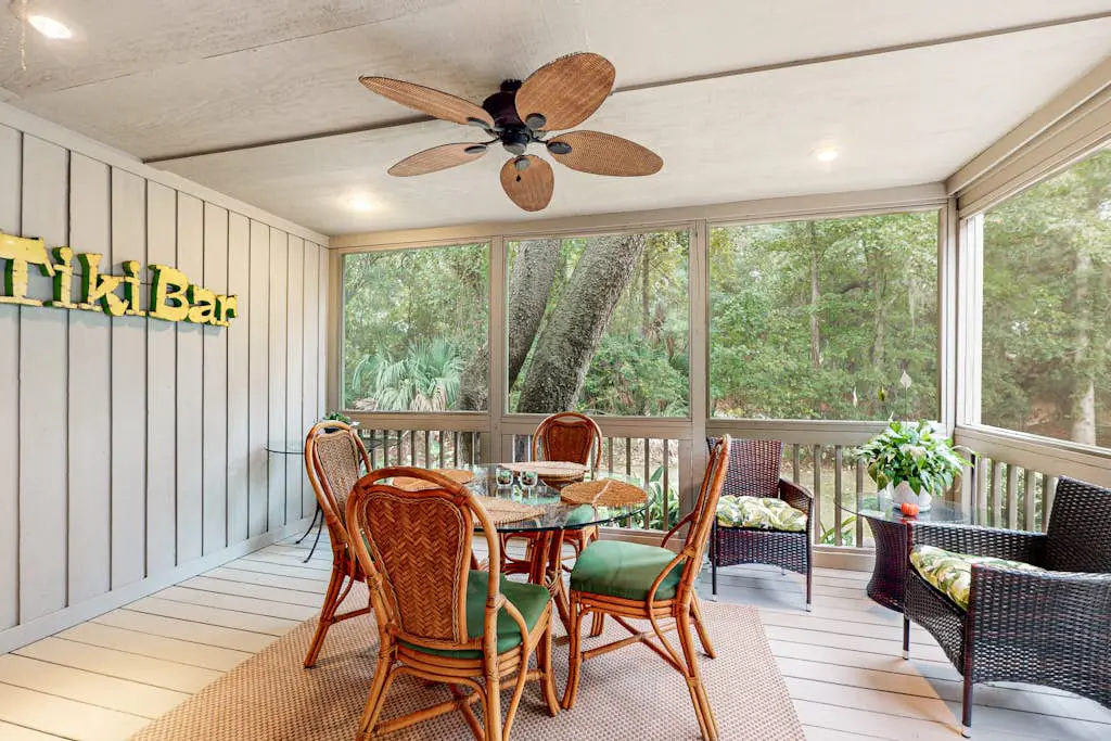 Bright & Beachy Dog Friendly Villa with Shared Pool