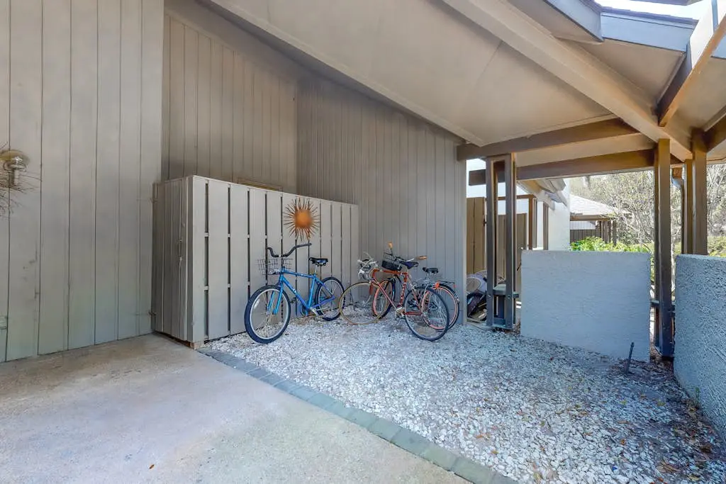 Bright & Beachy Dog Friendly Villa with Shared Pool