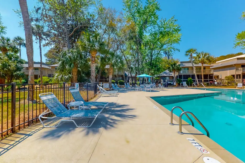 Bright & Beachy Dog Friendly Villa with Shared Pool