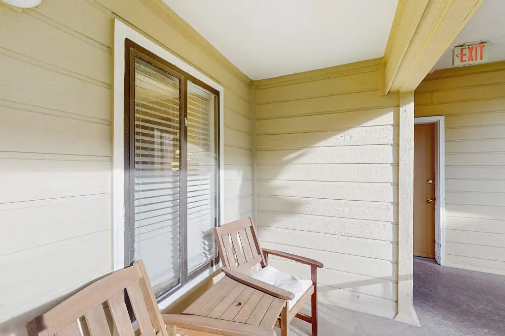 Beach-Themed Condo w/ Free WiFi, Central A/C, Shared Pool, & Tennis Courts