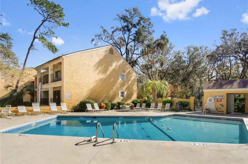 Wonderful vacation condo featuring shared pool & WiFi - close to the beach