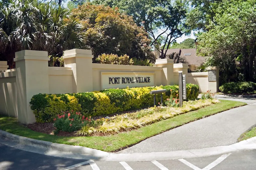 Wonderful vacation condo featuring shared pool & WiFi - close to the beach