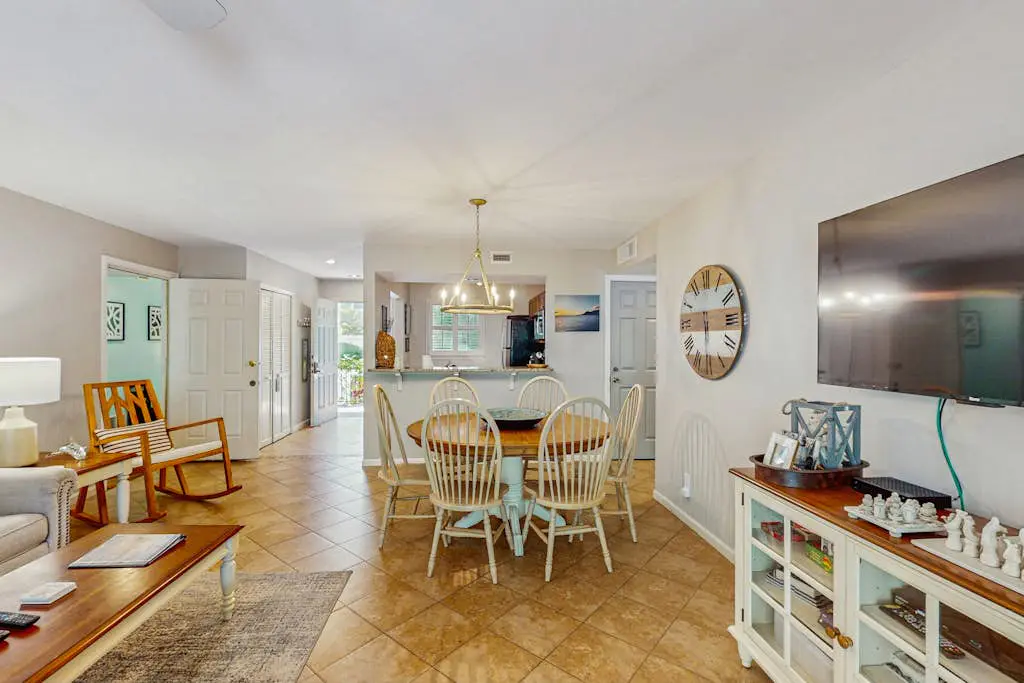 Conveniently Located Vacation Condo w/Shared Pool & Tennis Court, Free WiFi, AC