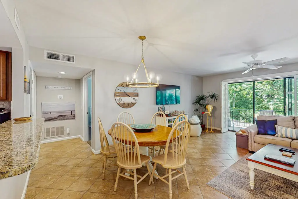 Conveniently Located Vacation Condo w/Shared Pool & Tennis Court, Free WiFi, AC