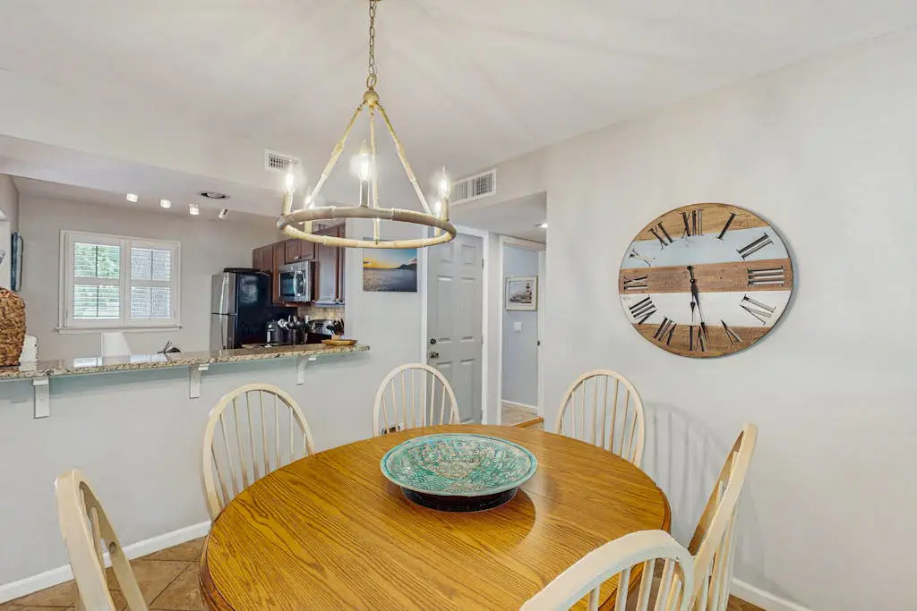 Conveniently Located Vacation Condo w/Shared Pool & Tennis Court, Free WiFi, AC