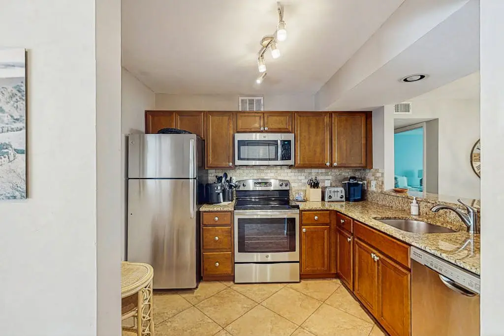 Conveniently Located Vacation Condo w/Shared Pool & Tennis Court, Free WiFi, AC