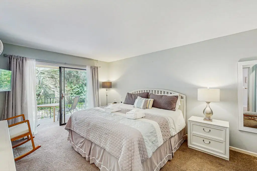 Conveniently Located Vacation Condo w/Shared Pool & Tennis Court, Free WiFi, AC