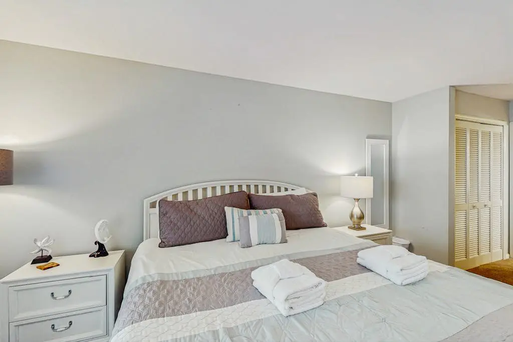 Conveniently Located Vacation Condo w/Shared Pool & Tennis Court, Free WiFi, AC