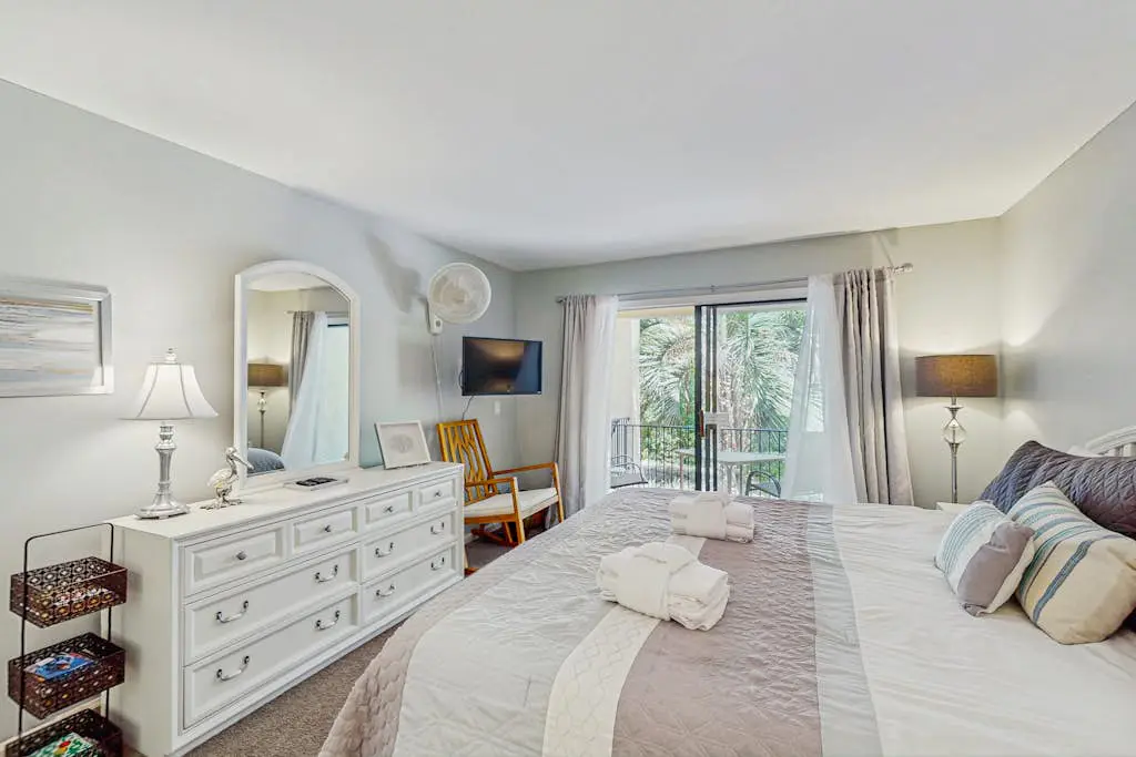 Conveniently Located Vacation Condo w/Shared Pool & Tennis Court, Free WiFi, AC