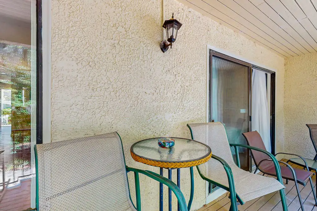 Conveniently Located Vacation Condo w/Shared Pool & Tennis Court, Free WiFi, AC