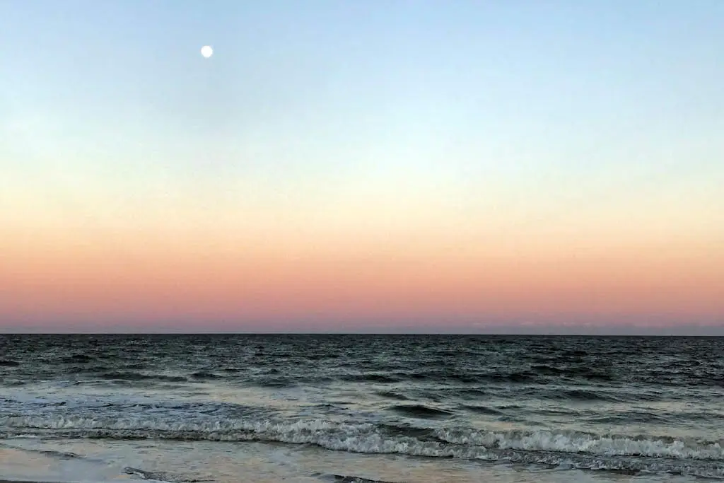 Conveniently Located Vacation Condo w/Shared Pool & Tennis Court, Free WiFi, AC