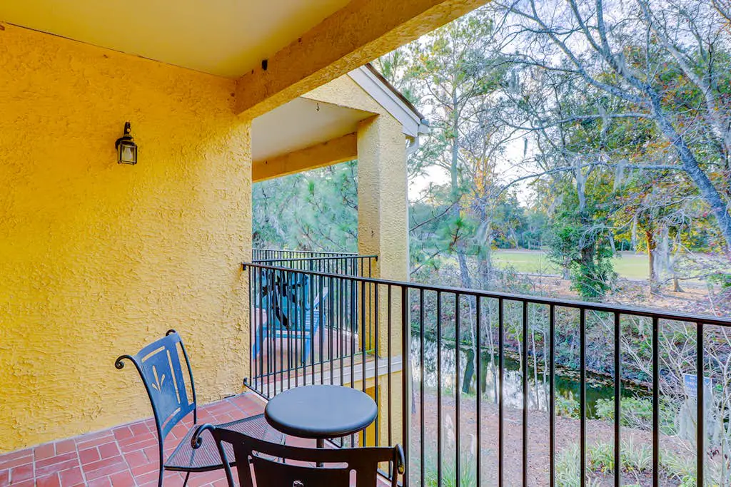 Fantastic Vacation Condo Close to Beach w/Free WiFi, AC, W/D, Shared Pool/Tennis