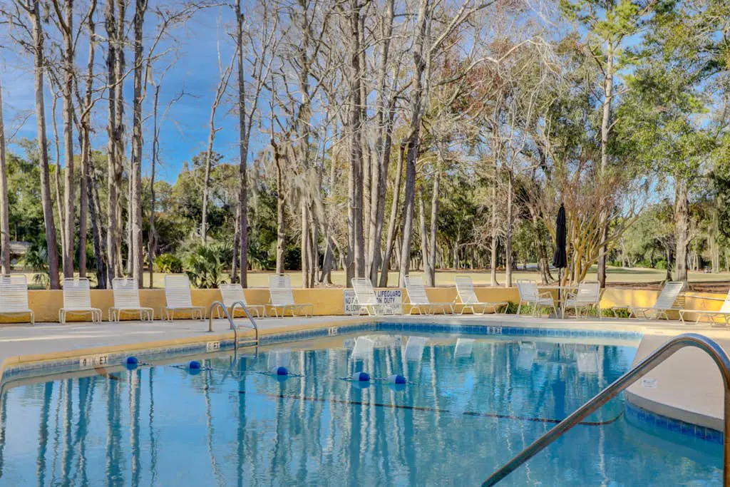 Fantastic Vacation Condo Close to Beach w/Free WiFi, AC, W/D, Shared Pool/Tennis