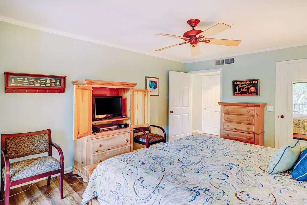 Fantastic Vacation Condo Close to Beach w/Free WiFi, AC, W/D, Shared Pool/Tennis