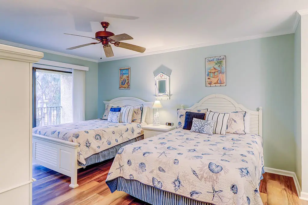 Fantastic Vacation Condo Close to Beach w/Free WiFi, AC, W/D, Shared Pool/Tennis