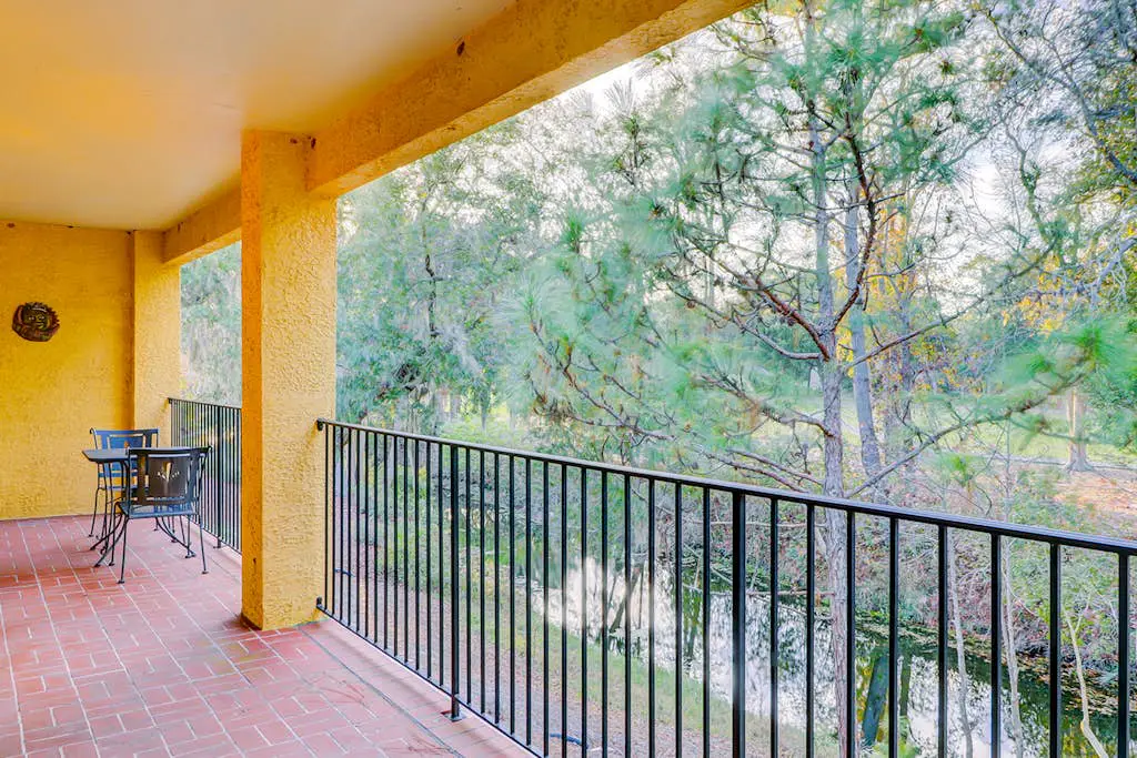 Fantastic Vacation Condo Close to Beach w/Free WiFi, AC, W/D, Shared Pool/Tennis