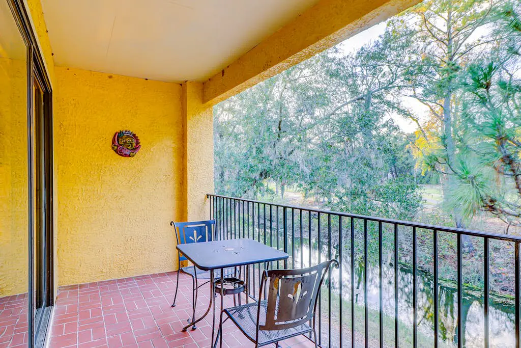 Fantastic Vacation Condo Close to Beach w/Free WiFi, AC, W/D, Shared Pool/Tennis