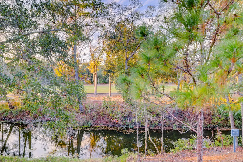 Fantastic Vacation Condo Close to Beach w/Free WiFi, AC, W/D, Shared Pool/Tennis