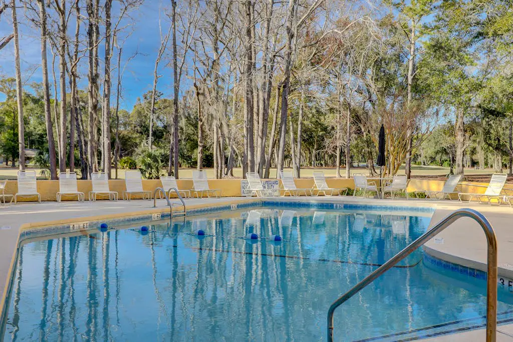 Townhouse Ideally Located Close to Beach w/Shared Pool, Free WiFi, AC, W/D