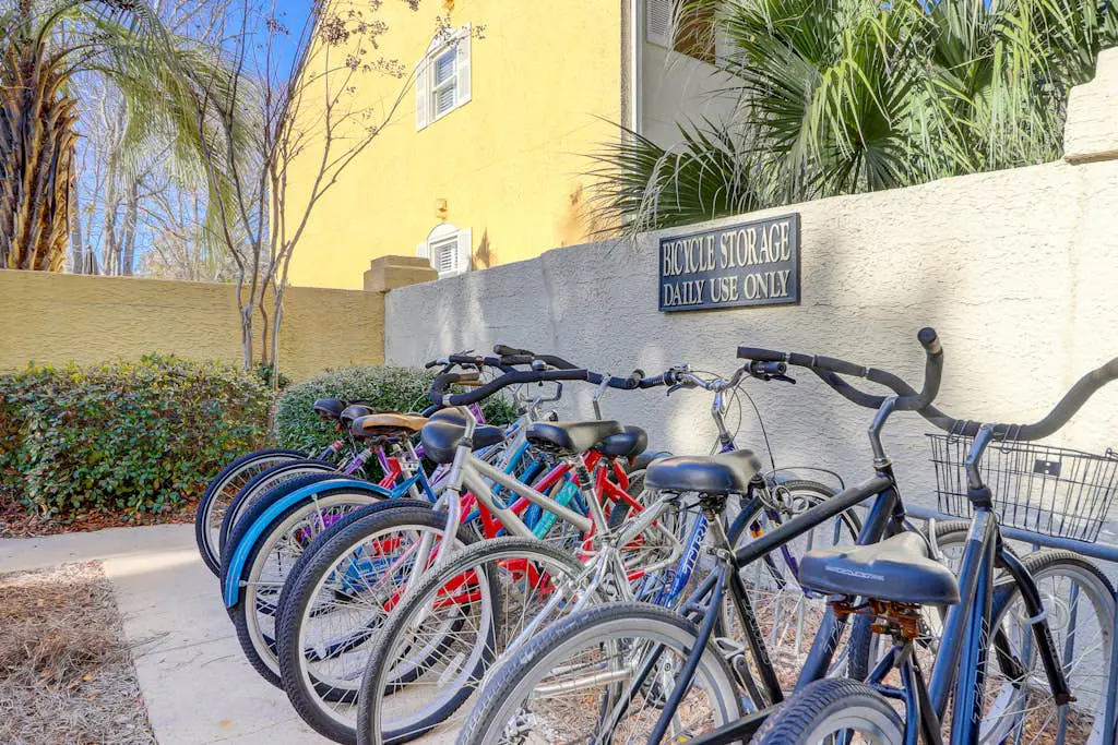 Townhouse Ideally Located Close to Beach w/Shared Pool, Free WiFi, AC, W/D