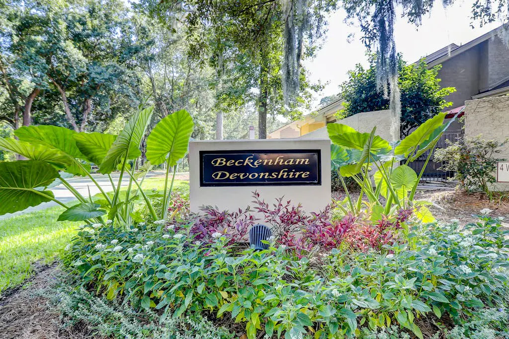 Townhouse Ideally Located Close to Beach w/Shared Pool, Free WiFi, AC, W/D