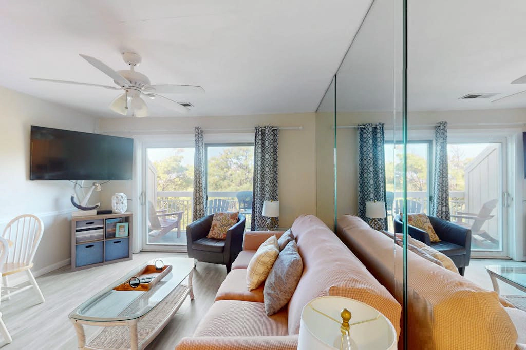 Private Beach Access Condo with Shared Pool, Balcony & Free WiFi