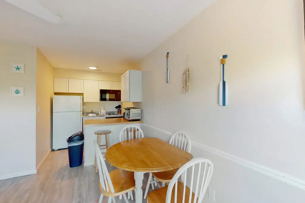 Dreamy Island Condo W/ Beach Access, Shared Pool, Private Balcony & WiFi