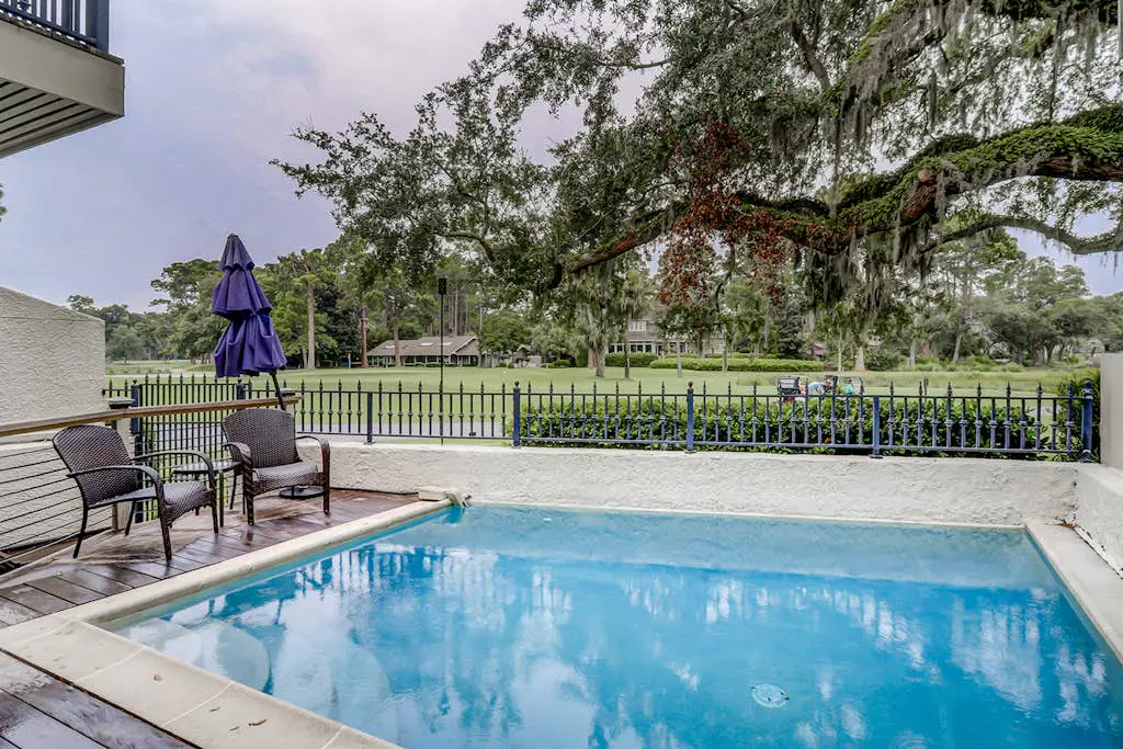 Delightful getaway with golf course views, private pool, and high-speed WiFi