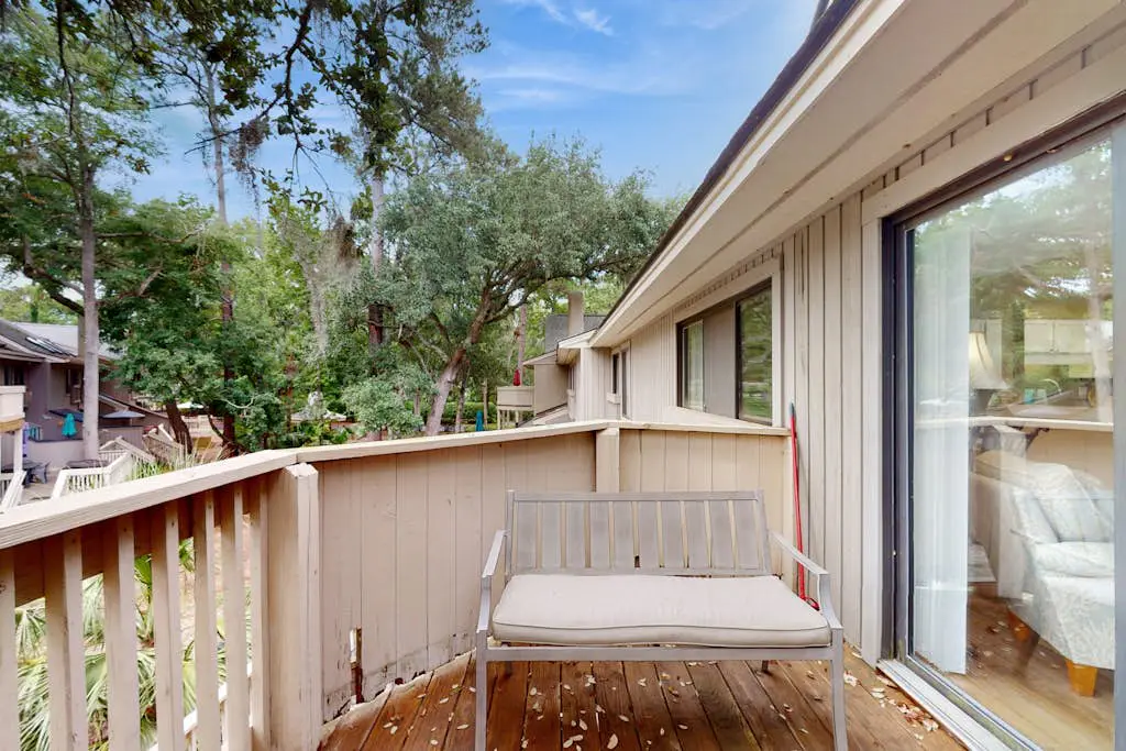 Conveniently Located Condo w/Shared Pool/Tennis Court, Private W/D, Free WiFi