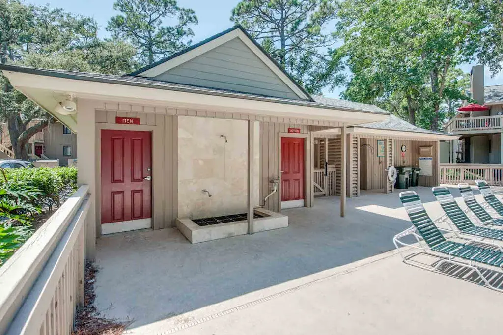 Conveniently Located Condo w/Shared Pool/Tennis Court, Private W/D, Free WiFi