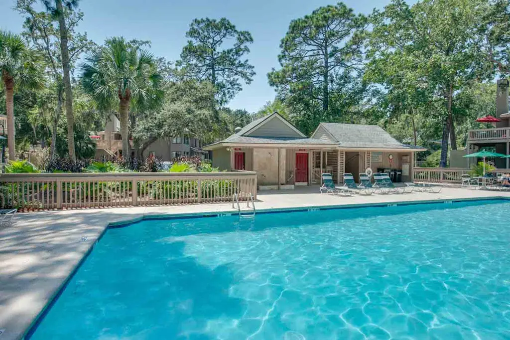 Conveniently Located Condo w/Shared Pool/Tennis Court, Private W/D, Free WiFi