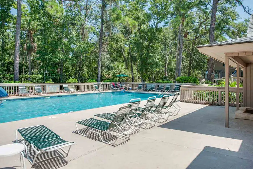 Conveniently Located Condo w/Shared Pool/Tennis Court, Private W/D, Free WiFi