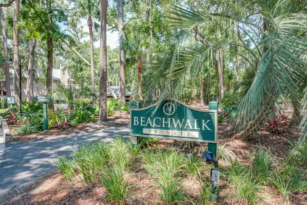 Conveniently Located Condo w/Shared Pool/Tennis Court, Private W/D, Free WiFi