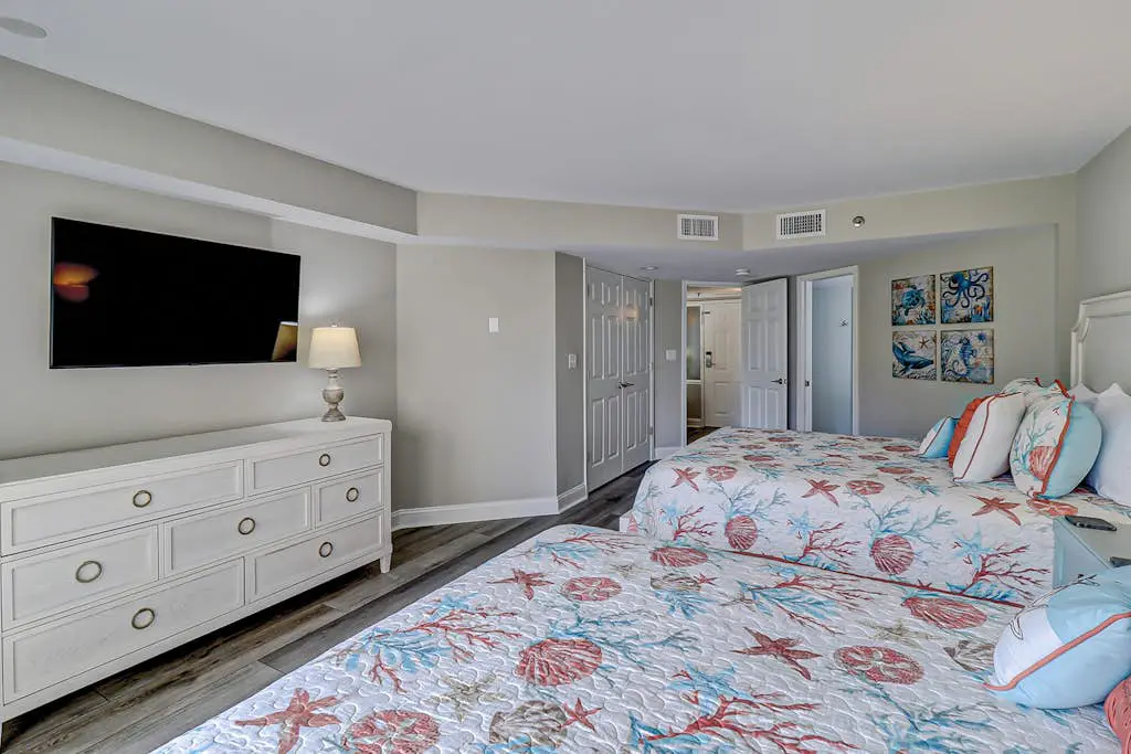 First-Floor, Oceanfront Condo w/Free WiFi, Balcony, Shared Hot Tub, Pool, Sauna