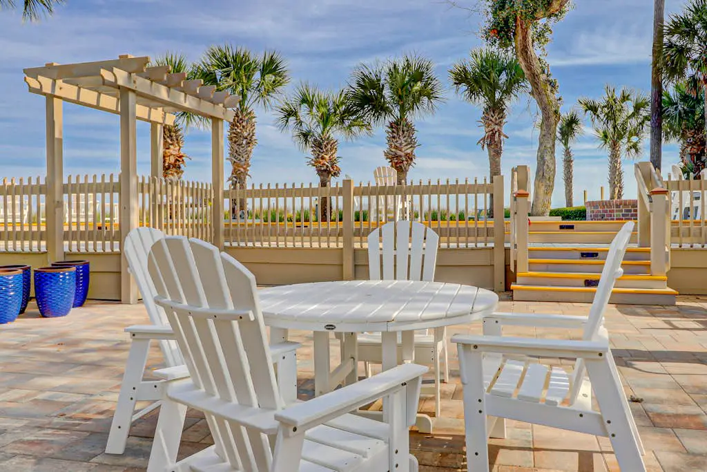 First-Floor, Oceanfront Condo w/Free WiFi, Balcony, Shared Hot Tub, Pool, Sauna