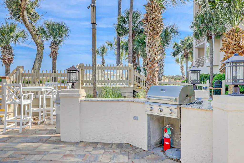 First-Floor, Oceanfront Condo w/Free WiFi, Balcony, Shared Hot Tub, Pool, Sauna