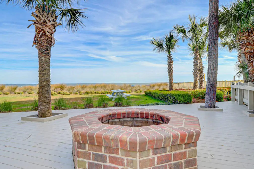 First-Floor, Oceanfront Condo w/Free WiFi, Balcony, Shared Hot Tub, Pool, Sauna