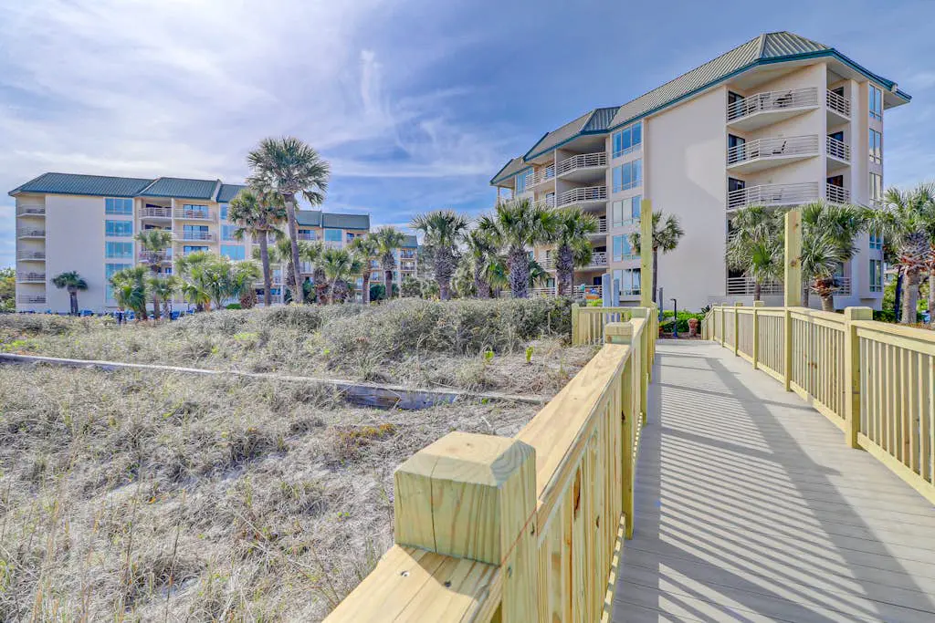 First-Floor, Oceanfront Condo w/Free WiFi, Balcony, Shared Hot Tub, Pool, Sauna