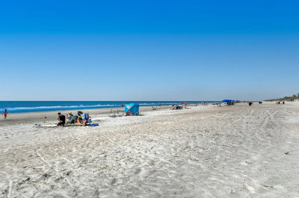 Ocean view condo with 2 balconies, new pool complex, hot tub & sauna