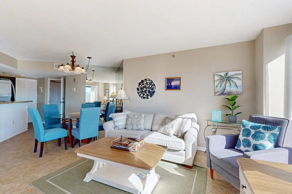 Ocean view condo with 2 balconies, new pool complex, hot tub & sauna
