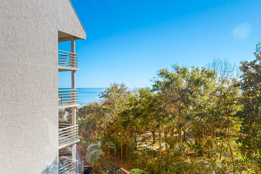 Ocean view condo with 2 balconies, new pool complex, hot tub & sauna