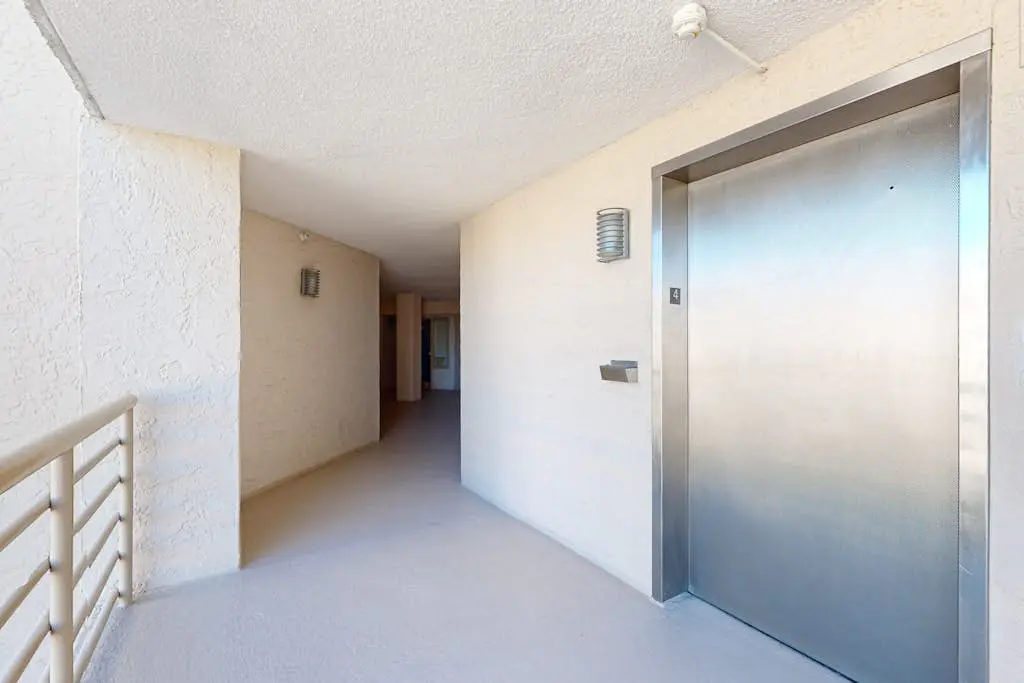 Ocean view condo with 2 balconies, new pool complex, hot tub & sauna