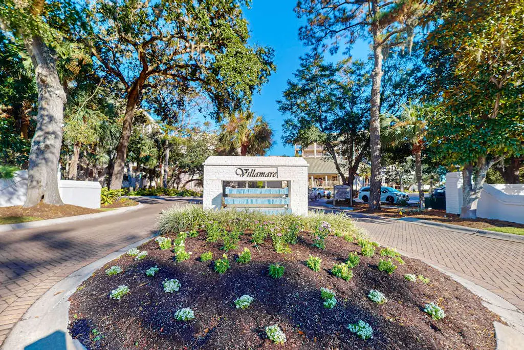 Ocean view condo with 2 balconies, new pool complex, hot tub & sauna
