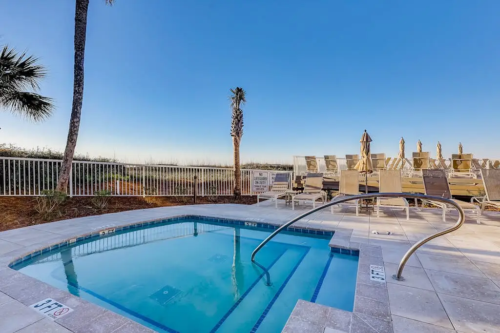 Ocean view condo with 2 balconies, new pool complex, hot tub & sauna